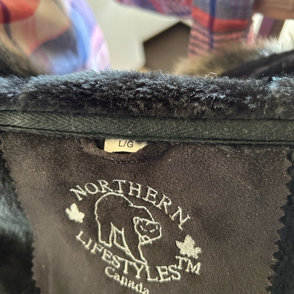 Ladies winter jacket. - Picture 3 of 3